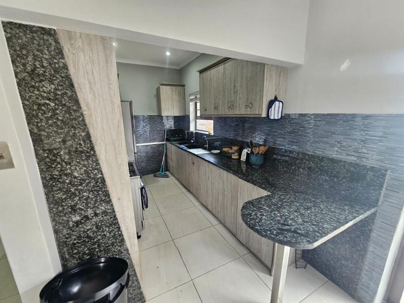 To Let 4 Bedroom Property for Rent in Aston Bay Eastern Cape